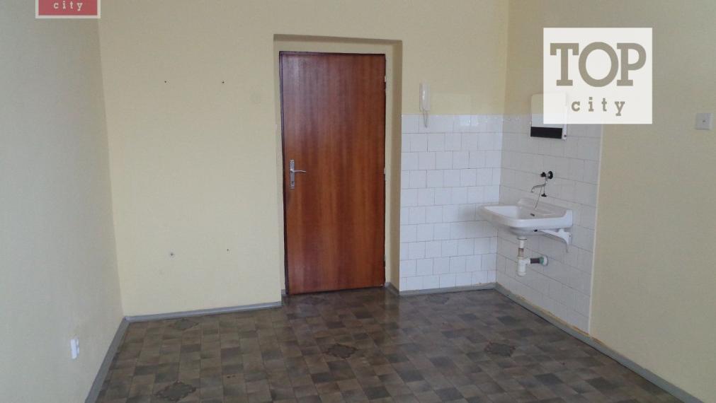 Prenájom Kežmarok ul.Baštová ,4 kancelárske priestory po 16,17 m2, 33,3 m2, 49 m2.