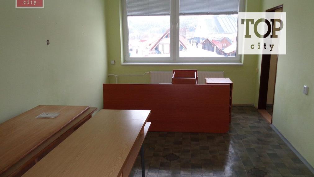 Prenájom Kežmarok ul.Baštová ,4 kancelárske priestory po 16,17 m2, 33,3 m2, 49 m2.