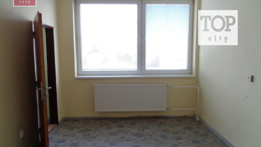 Prenájom Kežmarok ul.Baštová ,4 kancelárske priestory po 16,17 m2, 33,3 m2, 49 m2.