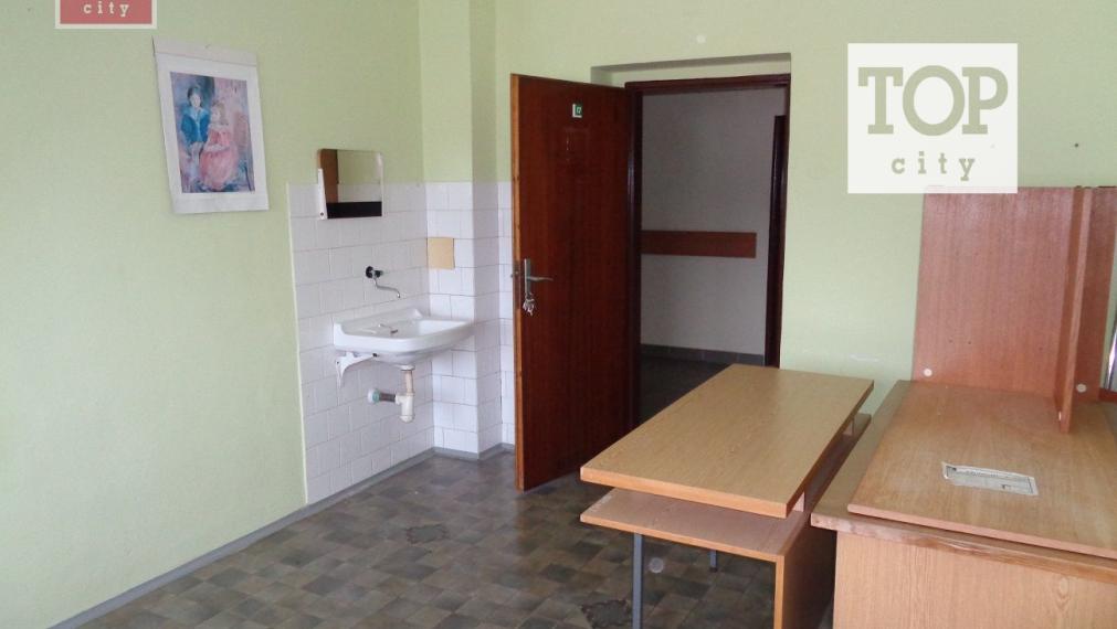 Prenájom Kežmarok ul.Baštová ,4 kancelárske priestory po 16,17 m2, 33,3 m2, 49 m2.