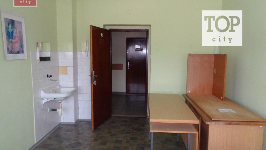 Prenájom Kežmarok ul.Baštová ,4 kancelárske priestory po 16,17 m2, 33,3 m2, 49 m2.