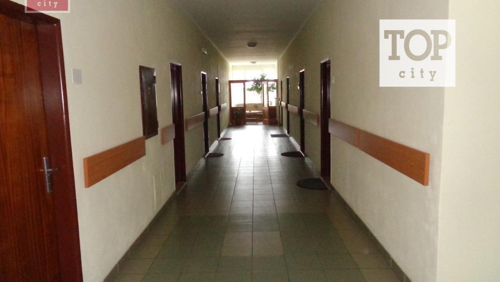 Prenájom Kežmarok ul.Baštová ,4 kancelárske priestory po 16,17 m2, 33,3 m2, 49 m2.