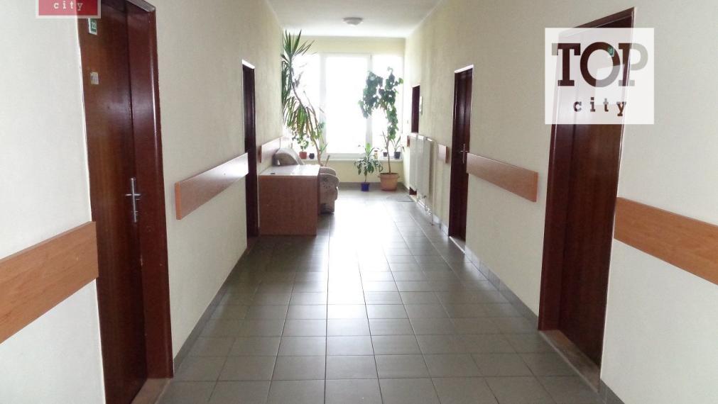 Prenájom Kežmarok ul.Baštová ,4 kancelárske priestory po 16,17 m2, 33,3 m2, 49 m2.