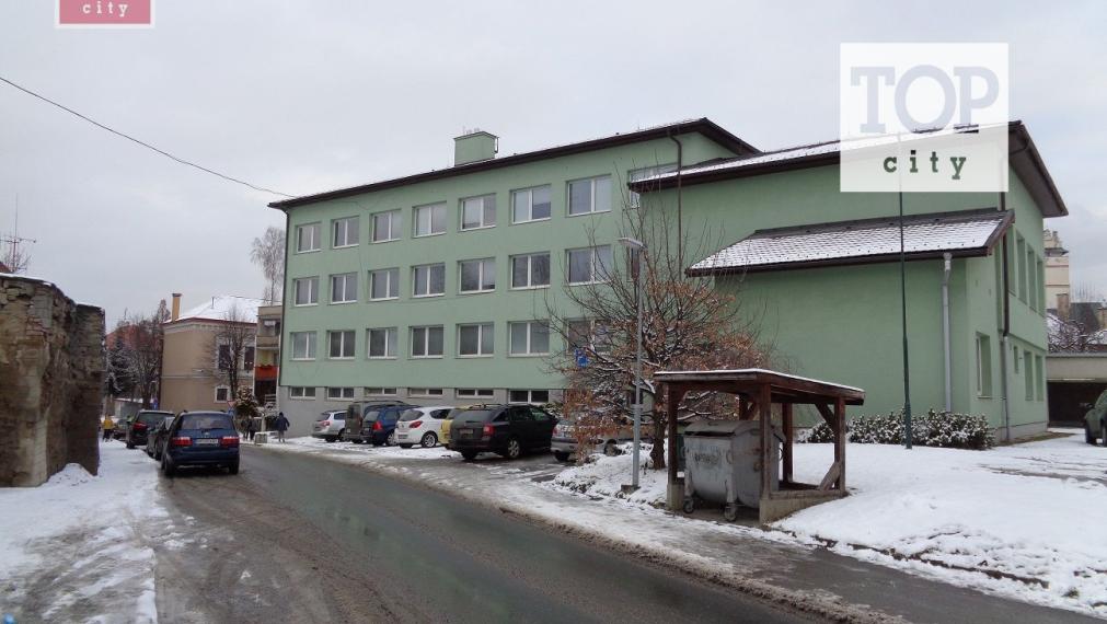 Prenájom Kežmarok ul.Baštová ,4 kancelárske priestory po 16,17 m2, 33,3 m2, 49 m2.