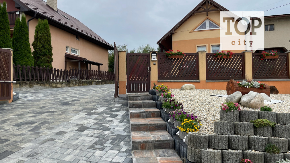 EXKLUZÍVNE NA PREDAJ RODINNÝ DOM V ŽAKOVCIACH