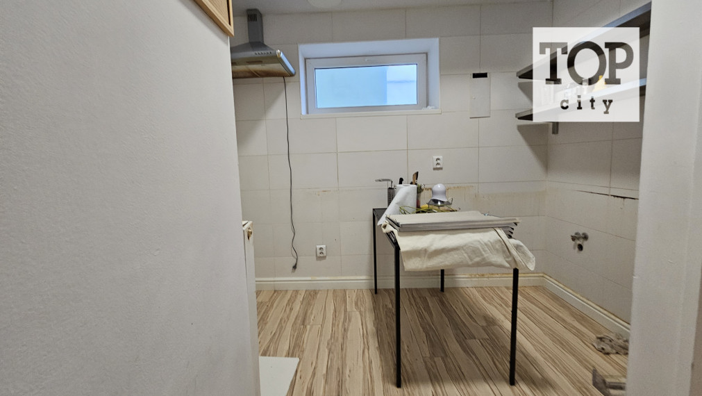 NA PRENÁJOM: OBCHODNÉ PRIESTORY - NÁMESTIE SV. EGÍDIA POPRAD