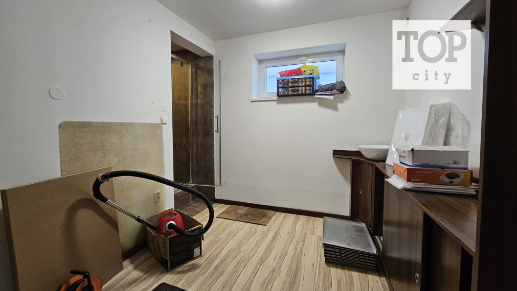 NA PRENÁJOM: OBCHODNÉ PRIESTORY - NÁMESTIE SV. EGÍDIA POPRAD