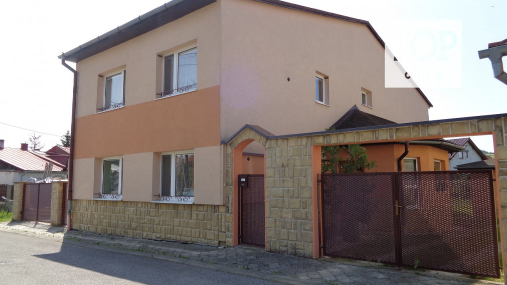 Predaj Kežmarok -Ľubica 2 generačný RD ,340 m 2 ,2 garáže ,pozemok 782 m.