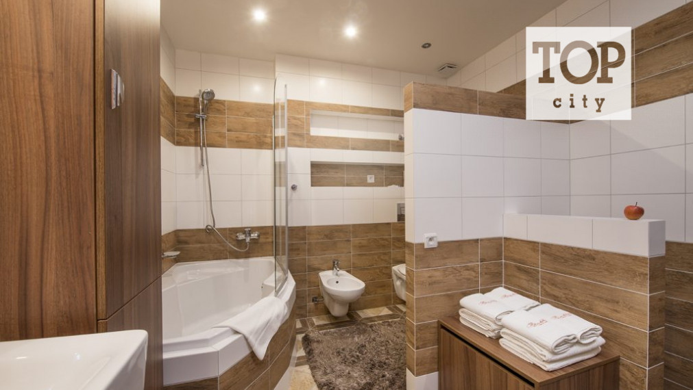 EXKLUZÍVNE Predaj Liptovský Ján, Hotel Svätojánsky kaštieľ.