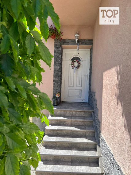 Predaj Spišská Belá 6 izbový rodinný dom, podlahová plocha 215 m2 a pozemok 783 m2.