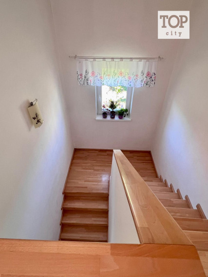 Predaj Spišská Belá 6 izbový rodinný dom, podlahová plocha 215 m2 a pozemok 783 m2.