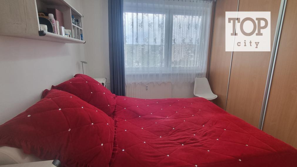 EXKLUZÍVNE v Kežmarku predaj 3 izbový zariadený byt s balkónom ,65 m2.