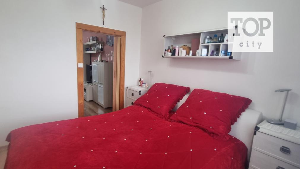 EXKLUZÍVNE v Kežmarku predaj 3 izbový zariadený byt s balkónom ,65 m2.