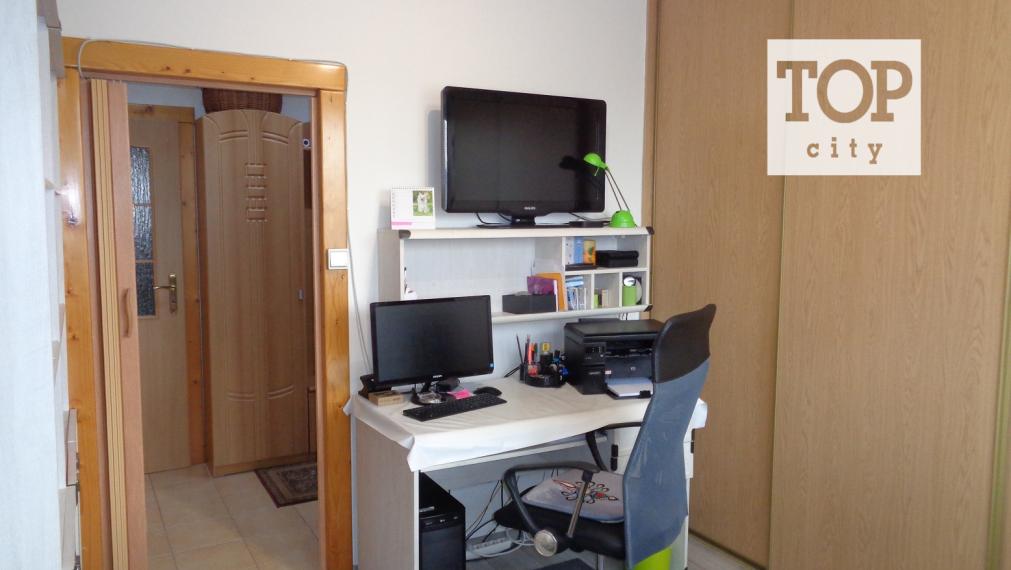 EXKLUZÍVNE v Kežmarku predaj 3 izbový zariadený byt s balkónom ,65 m2.