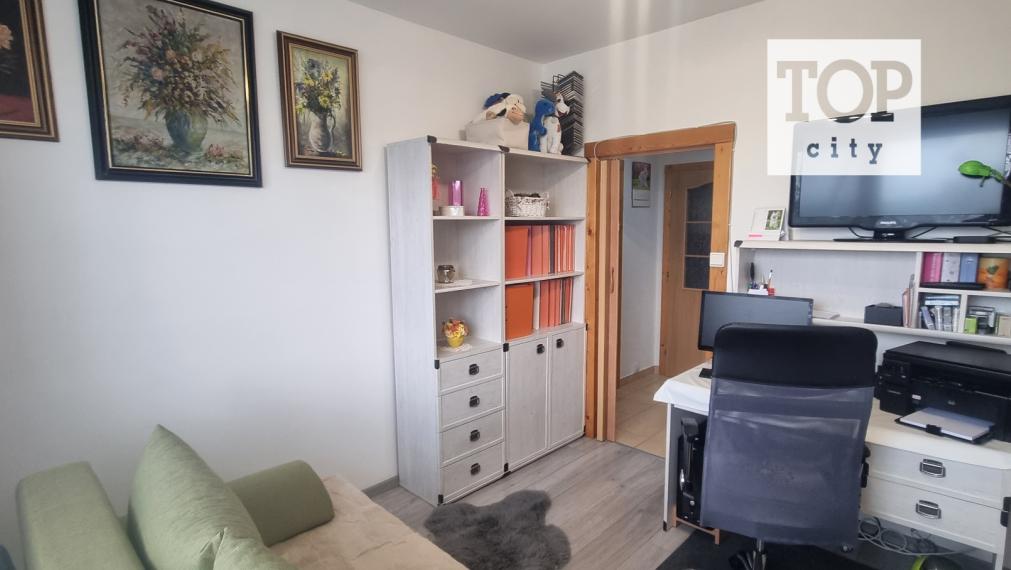EXKLUZÍVNE v Kežmarku predaj 3 izbový zariadený byt s balkónom ,65 m2.