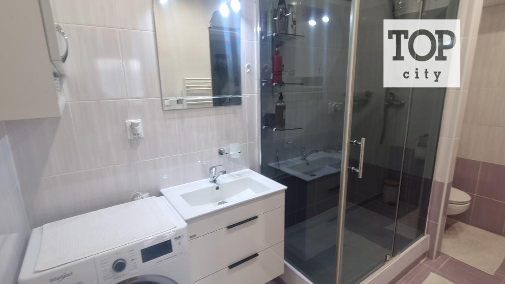 EXKLUZÍVNE v Kežmarku predaj 3 izbový zariadený byt s balkónom ,65 m2.