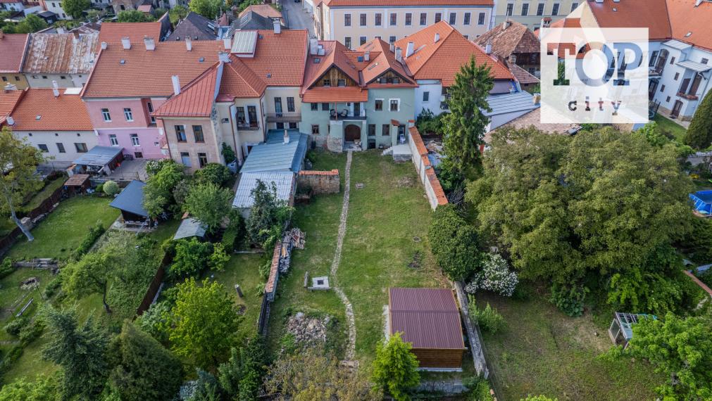 Polyfunkčný bytový dom v historickom centre Levoče – kompletne zrekonštruovaná investičná príležitosť