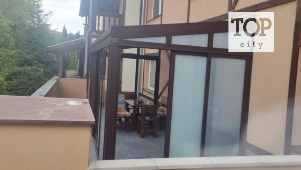 Predaj Vysoké Tatry -  2 izbový apartmán 60 m2 s veľkou zasklenou terasou.