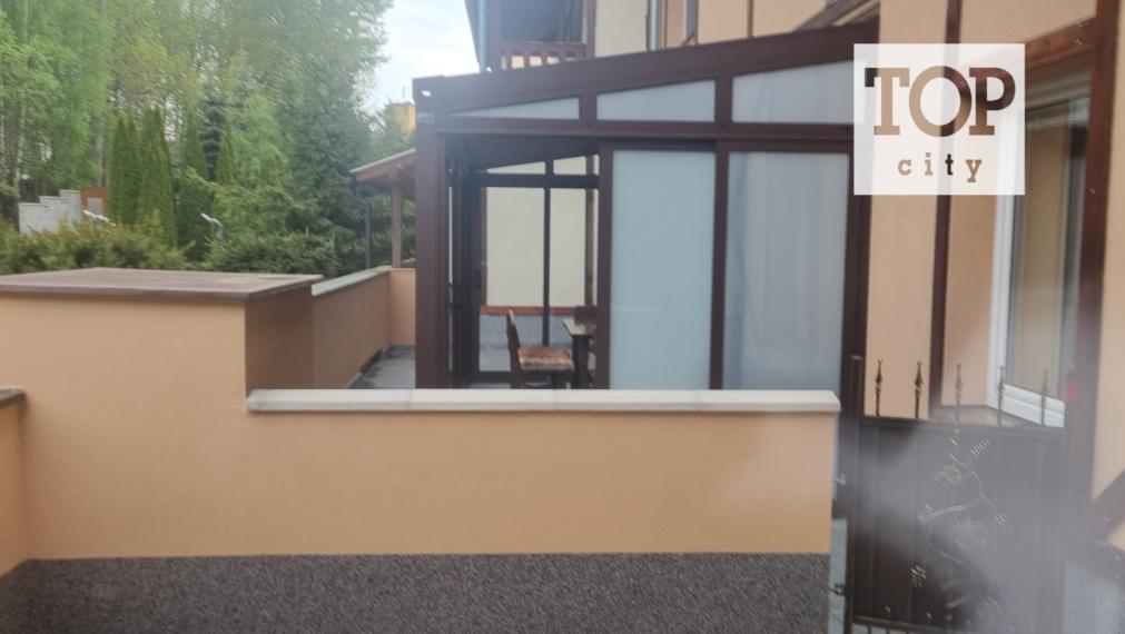 Predaj Vysoké Tatry -  2 izbový apartmán 60 m2 s veľkou zasklenou terasou.