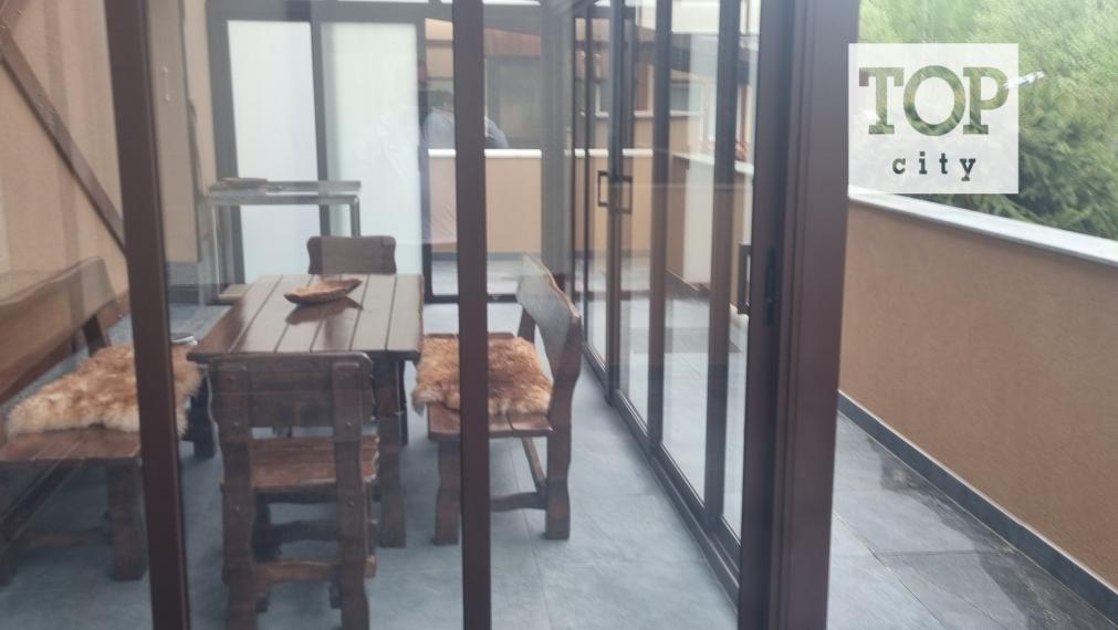Predaj Vysoké Tatry -  2 izbový apartmán 60 m2 s veľkou zasklenou terasou.