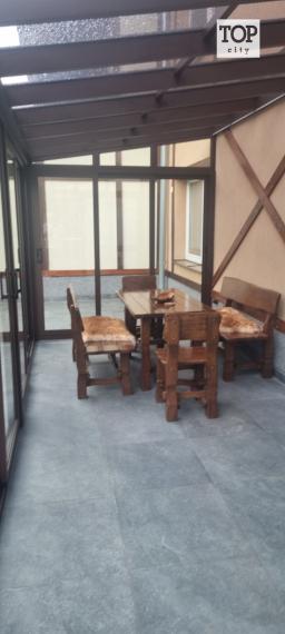Predaj Vysoké Tatry -  2 izbový apartmán 60 m2 s veľkou zasklenou terasou.