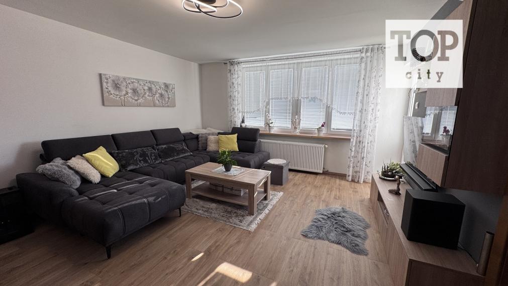EXKLUZÍVNE.   Predaj 3 izbový  byt,  Lipt.Mikuláš, 80,64 m2,   tehlový bytový dom s vlastným kúrením a loggiou.