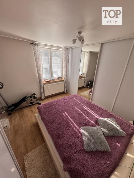 EXKLUZÍVNE.   Predaj 3 izbový  byt,  Lipt.Mikuláš, 80,64 m2,   tehlový bytový dom s vlastným kúrením a loggiou.