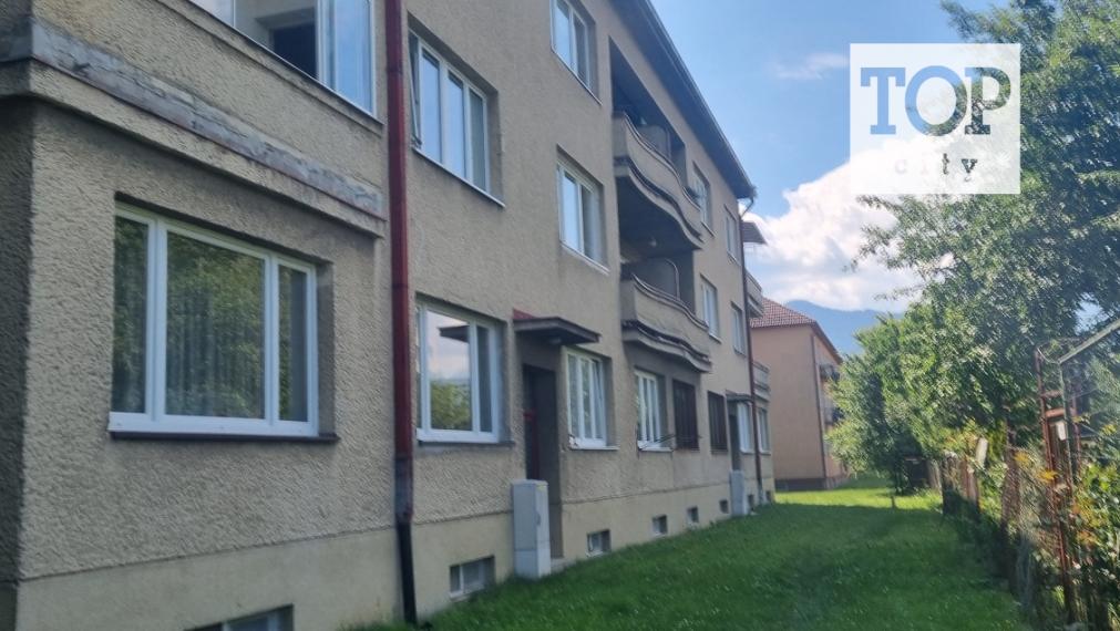 EXKLUZÍVNE.   Predaj 3 izbový  byt,  Lipt.Mikuláš, 80,64 m2,   tehlový bytový dom s vlastným kúrením a loggiou.
