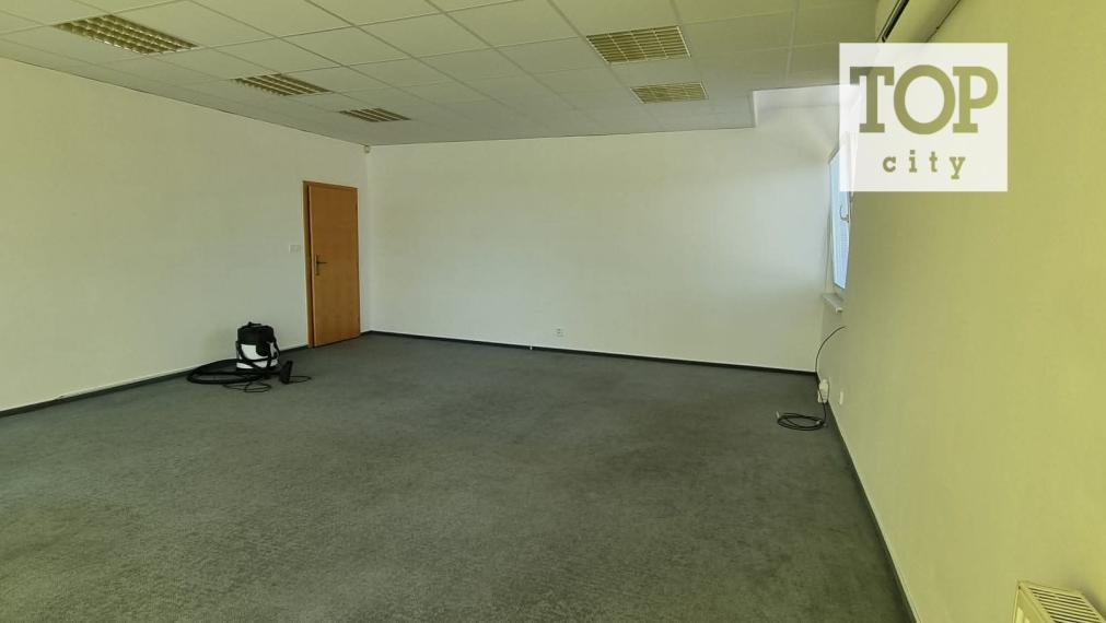 NA PRENÁJOM: KANCELÁRSKY / OBCHODNÝ PRIESTOR 36 m² – POPRAD, ZÁPAD