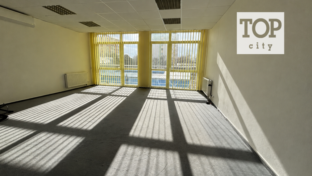 NA PRENÁJOM: KANCELÁRSKY / OBCHODNÝ PRIESTOR 36 m² – POPRAD, ZÁPAD