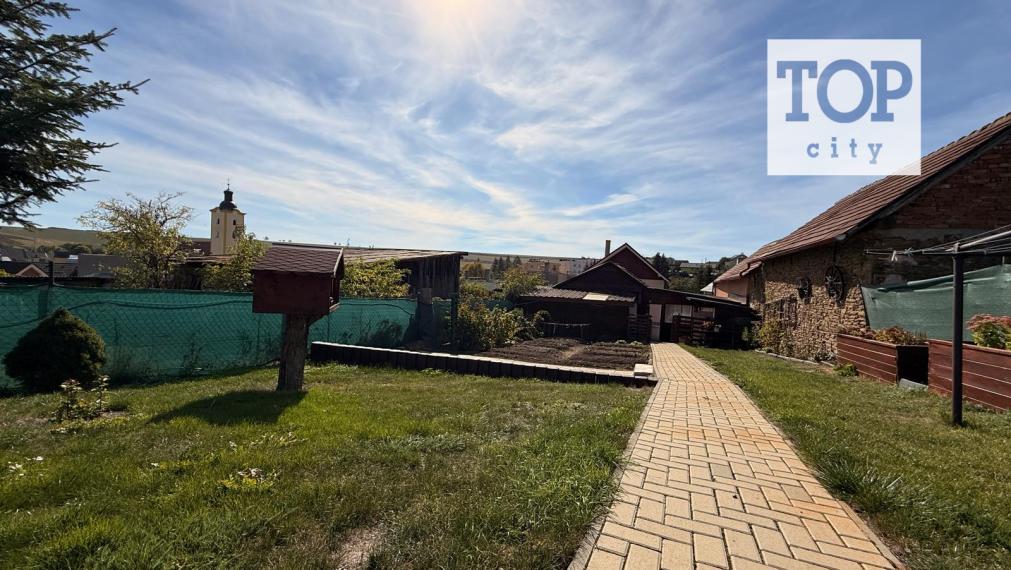EXKLUZÍVNE NA PREDAJ RODINNÝ DOM V ŽAKOVCIACH