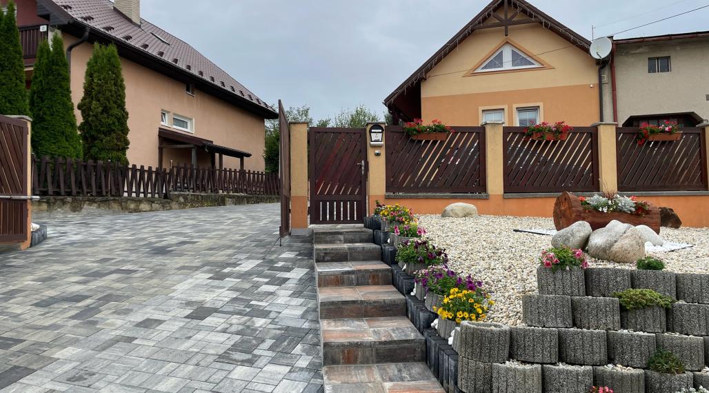 EXKLUZÍVNE NA PREDAJ RODINNÝ DOM V ŽAKOVCIACH
