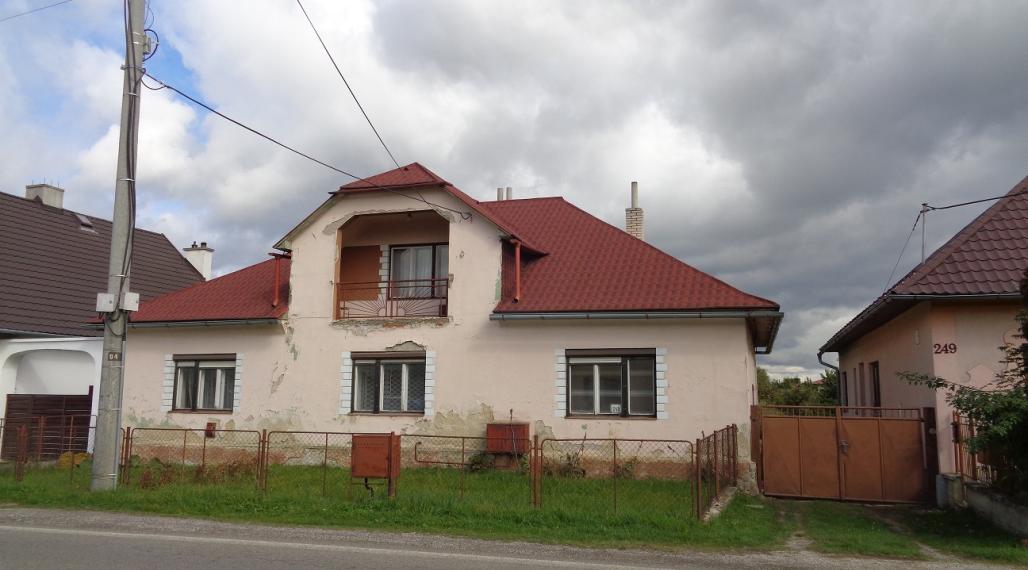 EXLUZÍVNE v Slovenskej Vsi predaj 4 izb. RD o ploche 200 m2 a pozemok 896 m2.