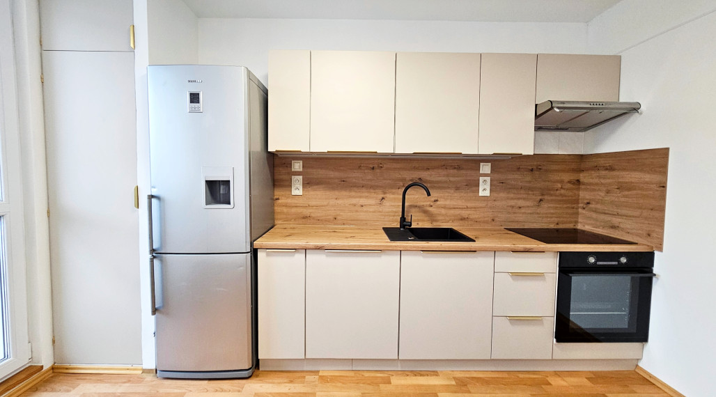 NA PRENÁJOM: 3 IZBOVÝ BYT V BLÍZKOSTI CENTRA - POPRAD, ZÁPAD