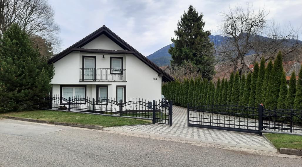 EXKLUZÍVNE predaj 4 izb. rodinný dom ,180 m2 ,pozemok 533 m2.