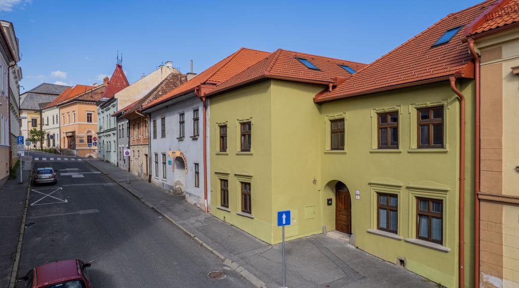 Polyfunkčný bytový dom v historickom centre Levoče – kompletne zrekonštruovaná investičná príležitosť