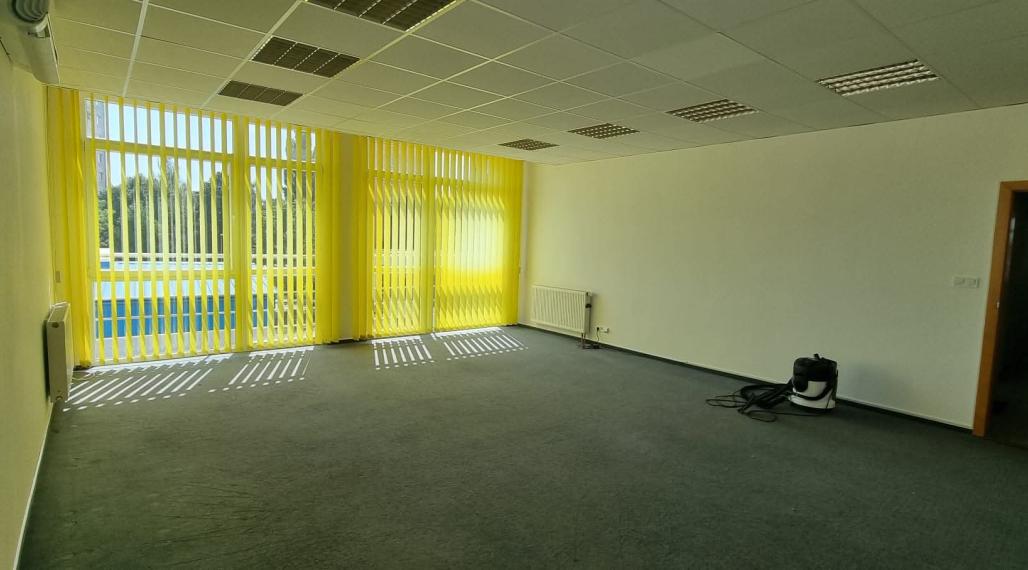 NA PRENÁJOM: KANCELÁRSKY / OBCHODNÝ PRIESTOR 36 m² – POPRAD, ZÁPAD