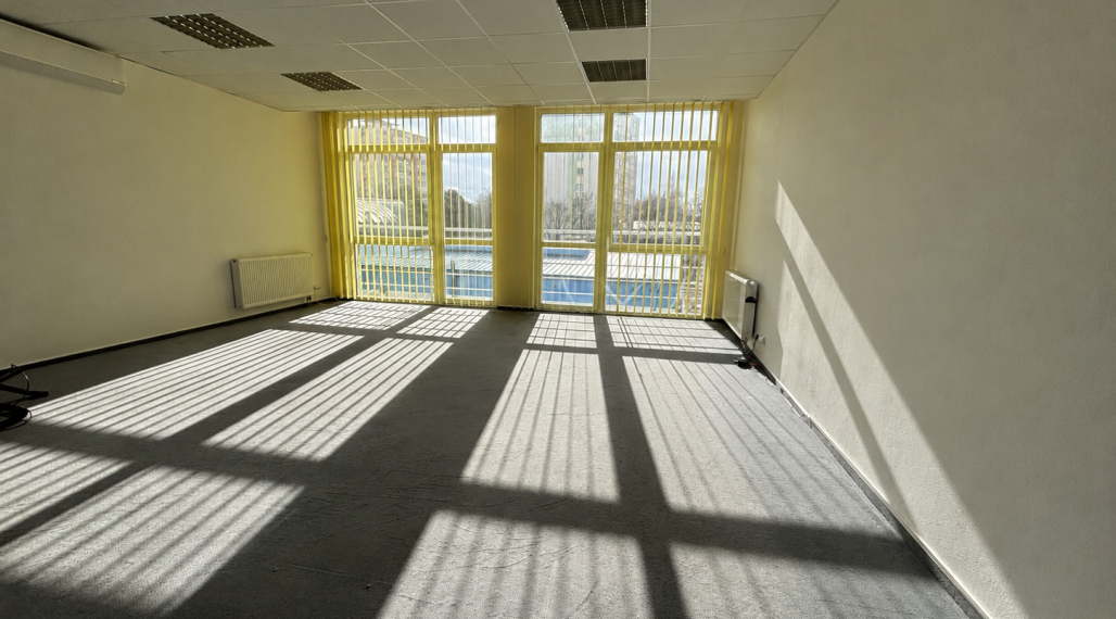 NA PRENÁJOM: KANCELÁRSKY / OBCHODNÝ PRIESTOR 36 m² – POPRAD, ZÁPAD