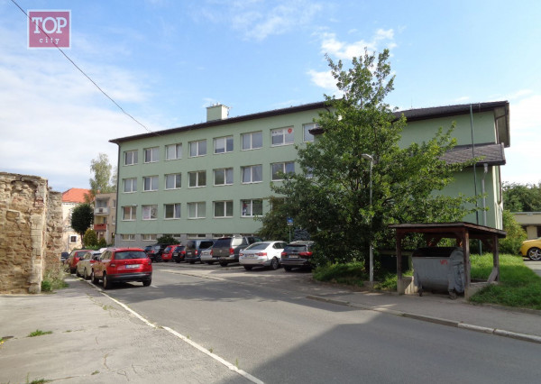 Prenájom Kežmarok ul.Baštová ,4 kancelárske priestory po 16,17 m2, 33,3 m2, 49 m2.