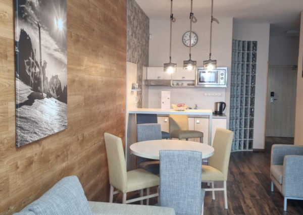 NA PREDAJ: LUKRATÍVNY APARTMÁN NA ŠTRBSKOM PLESE