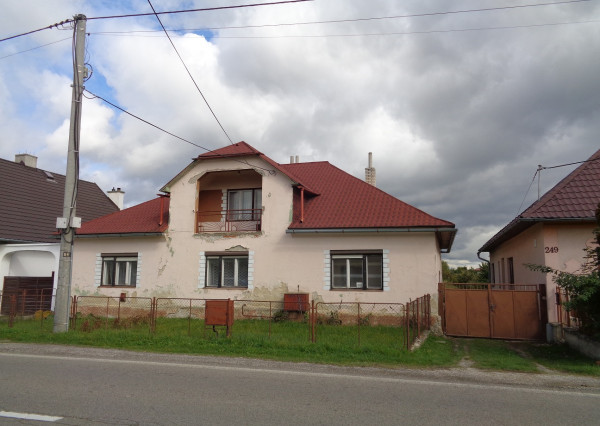 EXLUZÍVNE v Slovenskej Vsi predaj 4 izb. RD o ploche 200 m2 a pozemok 896 m2.