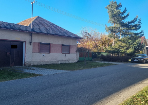 Rezervované***predaj Veľká Lomnica 3 izbový RD o ploche 140 m2 ,pozemok 647 m2.