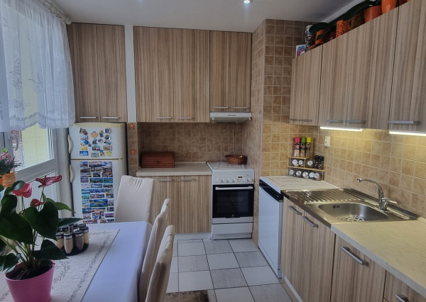 EXKLUZÍVNE v Kežmarku predaj 3 izbový zariadený byt s balkónom ,65 m2.