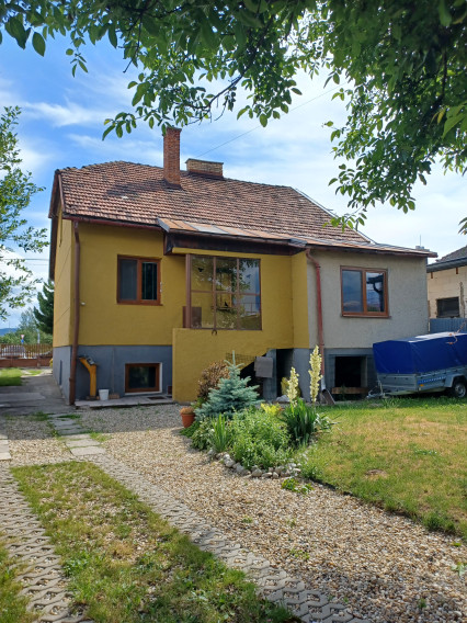 NA PREDAJ: 2 RODINNÉ DOMY POPRAD VEĽKÁ