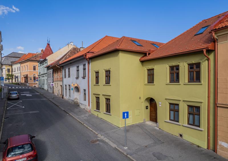 Polyfunkčný bytový dom v historickom centre Levoče – kompletne zrekonštruovaná investičná príležitosť
