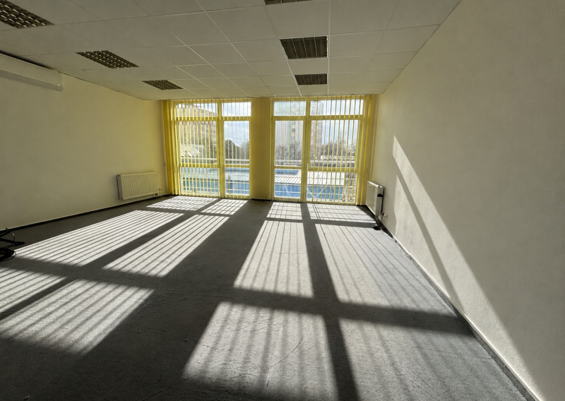 NA PRENÁJOM: KANCELÁRSKY / OBCHODNÝ PRIESTOR 36 m² – POPRAD, ZÁPAD
