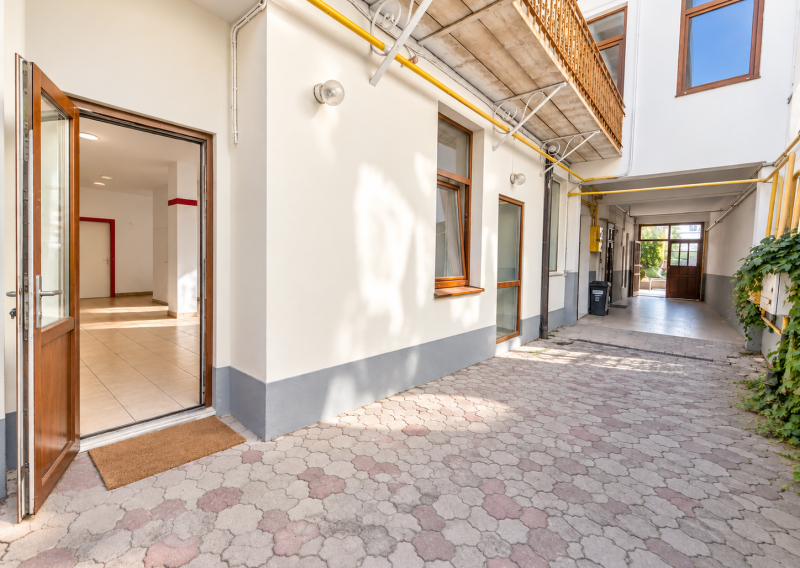 EXKLUZÍVNE – obchodný priestor na prenájom, Námestie Poprad